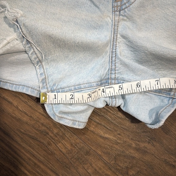 AEO Strigid Relaxed Jean Shorts Distressed Size 12 - Picture 12 of 12